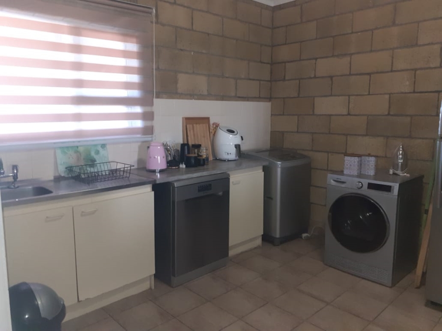 To Let 2 Bedroom Property for Rent in Ferreira Town Eastern Cape